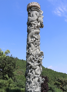 石雕盘龙柱